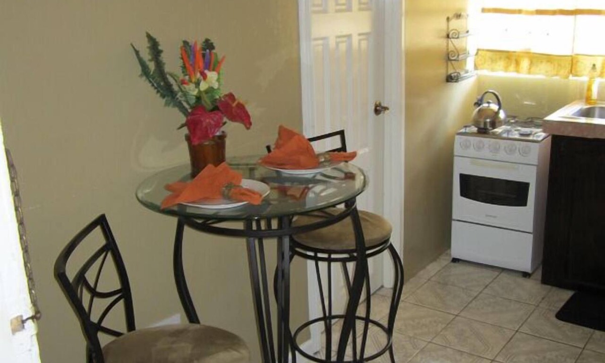 Roseau House | Narakiel's Inn