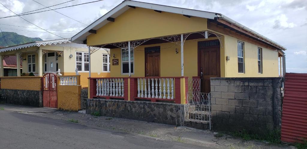 Newtown Hostel | Roseau Hostel & Beach Front Property