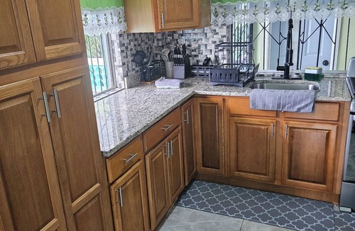 Saint Peter Parish House | 2-bedroom house in pleasant Marigot with air conditioning
