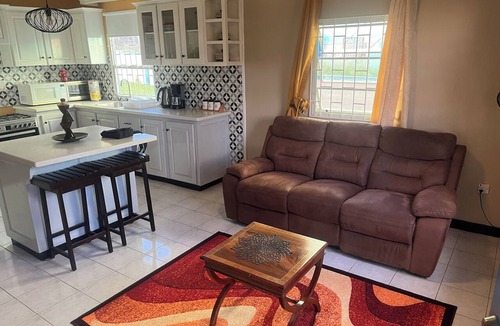 Canefield House | Bougainvillea Villa - Serene 3-bedroom house with AC in Canefield East