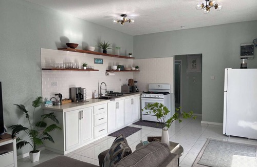 Mero Apartment | Castaways Haven Apt 1, Few steps from Mero Beach