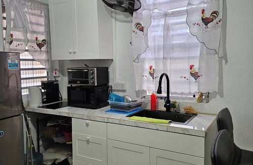 Calibishie Apartment | Charming 1-bedroom apartment in Calibishe with AC, WiFi comfortably sleeps 4