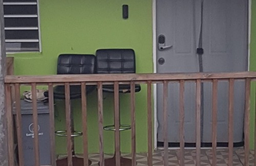 Calibishie Apartment | Charming 1-bedroom apartment in Calibishe with AC, WiFi comfortably sleeps 4