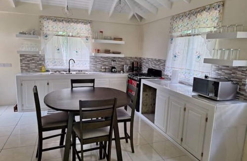 Fond Cani House | Cool Valley Guesthouse 3mins from Roseau 2bedrooms