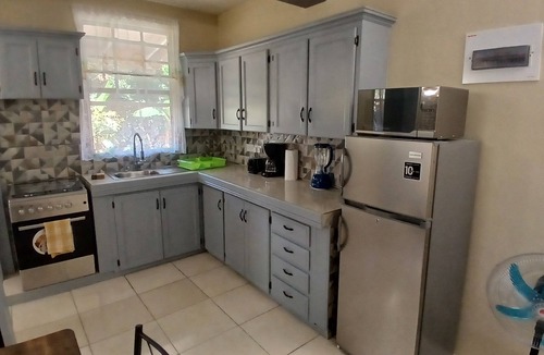 Fond Cani Apartment | Cozy Vacation Retreat APT 2 with WiFi, AC in enchanting Roseau Valley