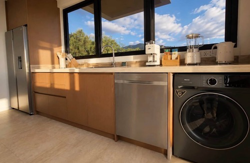 Tanetane House | Crystal View