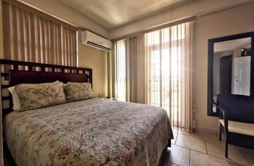 Roseau Apartment | Deluxe Queen Studio