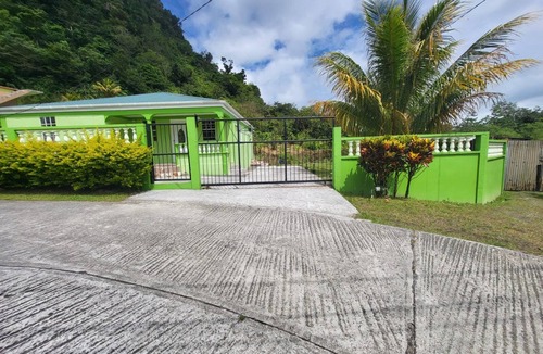 Barroui House | Fully furnished 3BR home in Sylvania with Wi-Fi, AC, kitchen & serene views.