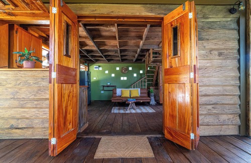 Roseau Cabin | Hummingbird Havenn