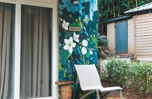 Calibishie Apartment | Jasmine garden suite