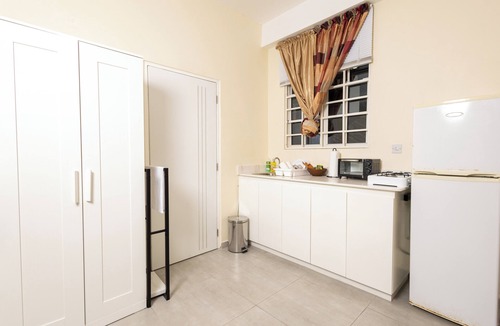 Roseau Apartment | La Soie Chambre - Apartelle II Central Roseau Apartment