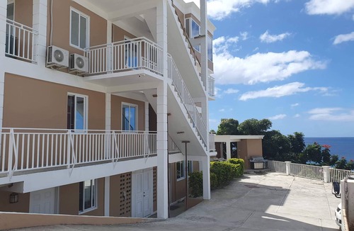 Newtown Apartment | Lovely pool side 1 bedroom Apartment just 2 mins from Roseau