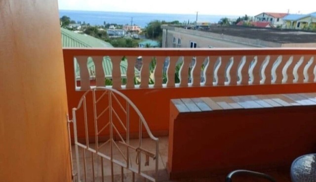 Comfort Haven APT#3 - Ocean View Balcony, AC, 1 Queen + 1 Double Bed in Roseau