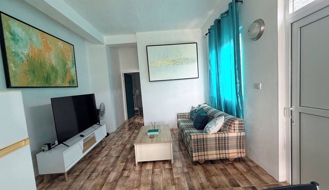 Quiet private 1BD Hillside Escape with Ocean Views
