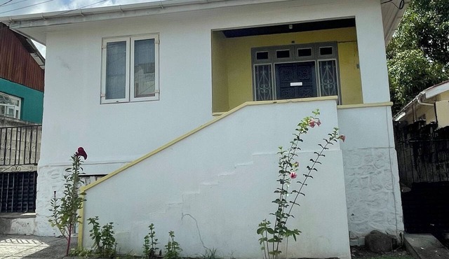 The Yellow Porch, a furnished 2/3 bedroom house with AC in Goodwill, Roseau in Roseau