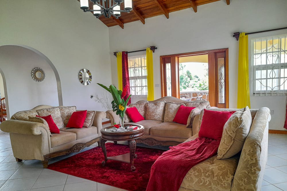 Photo of Outdoor in La Plaine