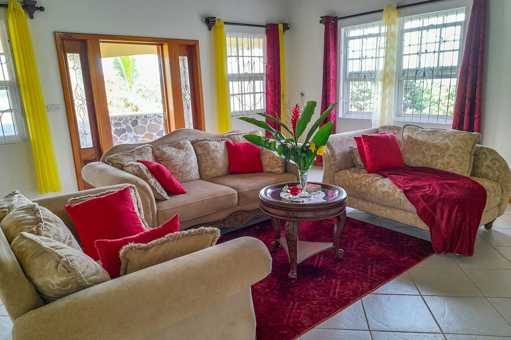 Photo of Outdoor in La Plaine