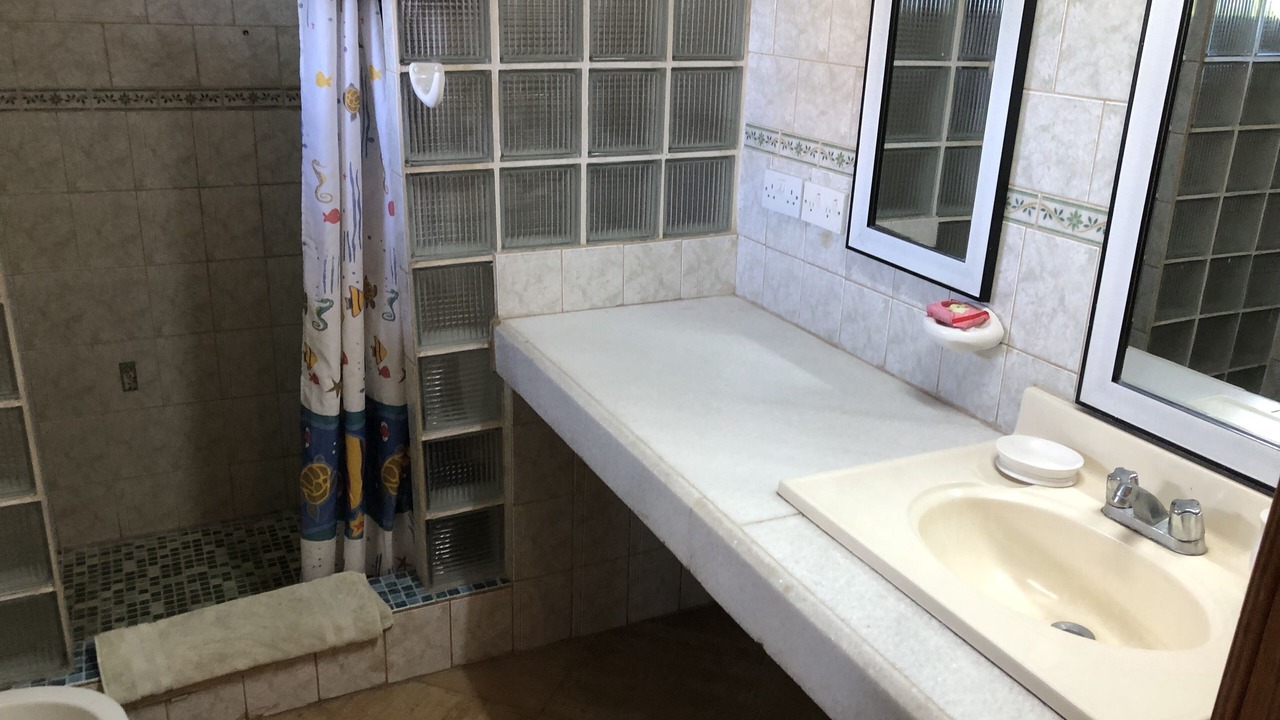 Photo of Bathroom in Picard