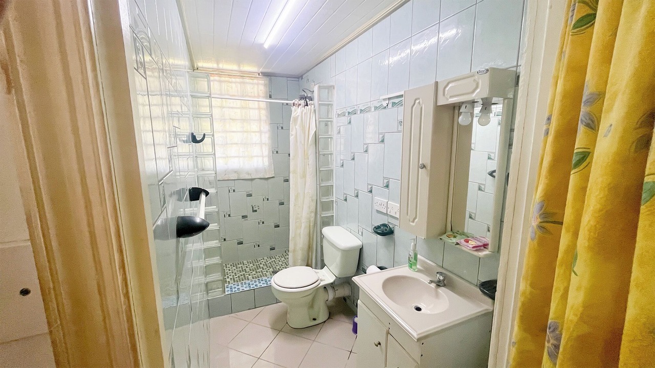 Photo of Bathroom in Picard