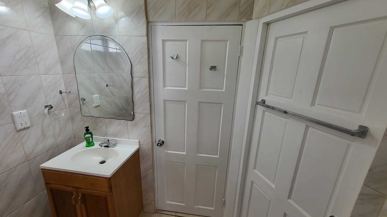 Photo of Bathroom in Picard