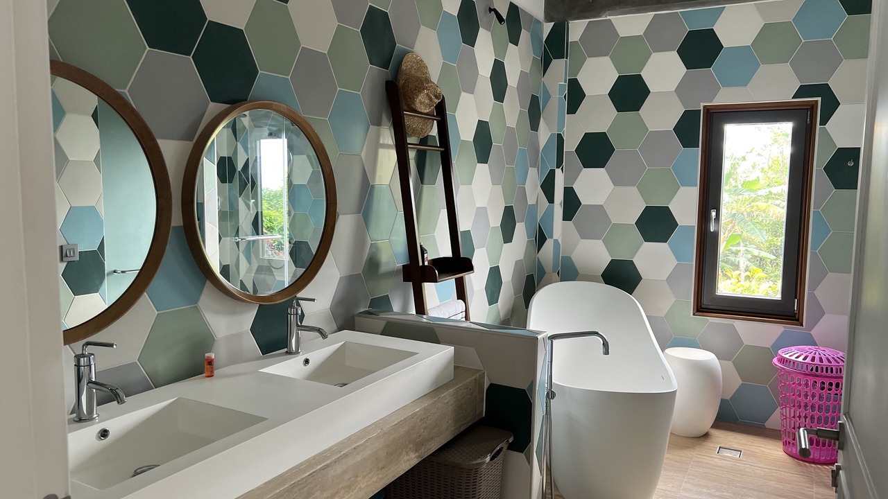 Photo of Bathroom in Picard