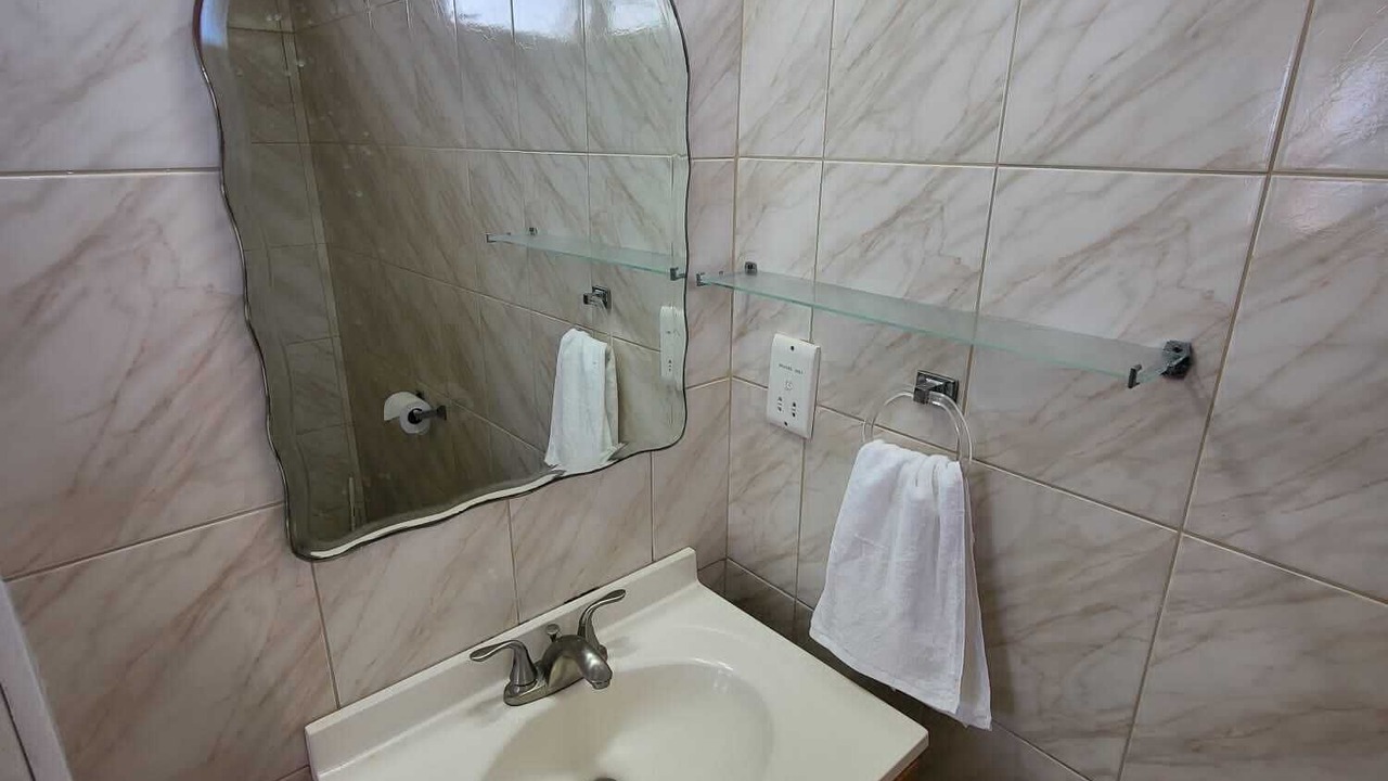 Photo of Bathroom in Picard