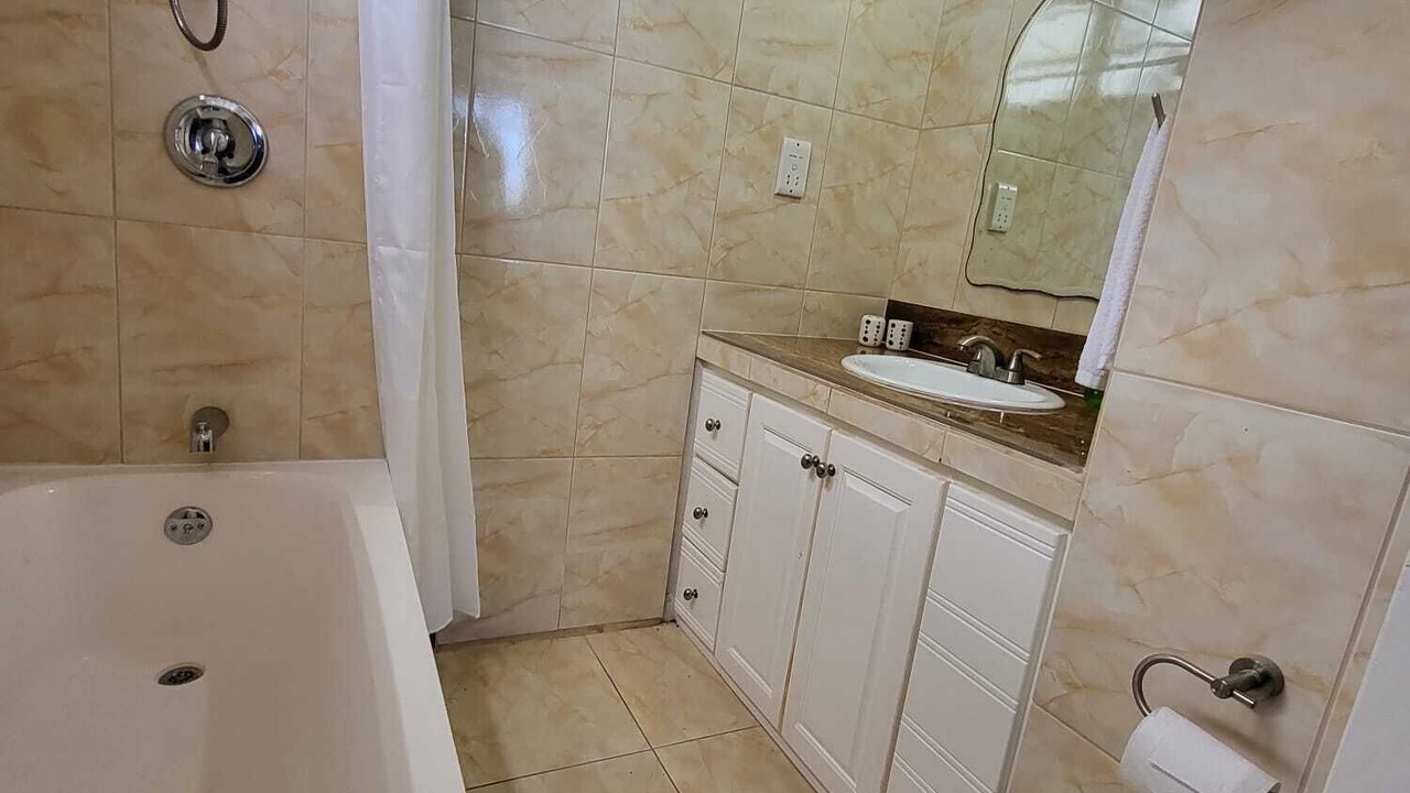 Photo of Bathroom in Picard