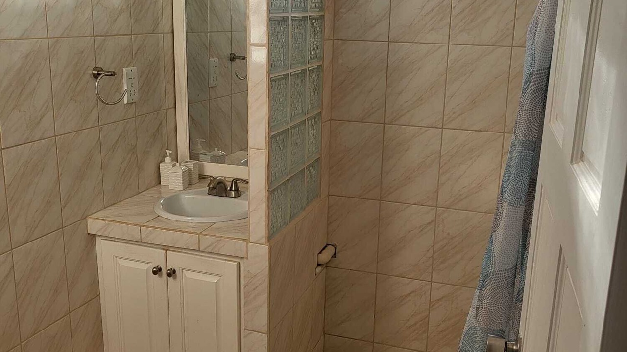 Photo of Bathroom in Picard