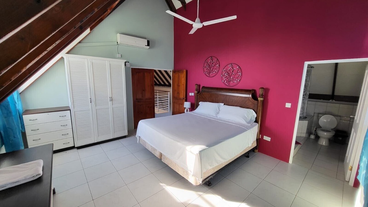 Photo of Bedroom in Picard