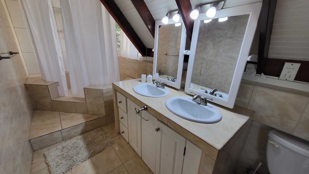 Photo of Bathroom in Picard