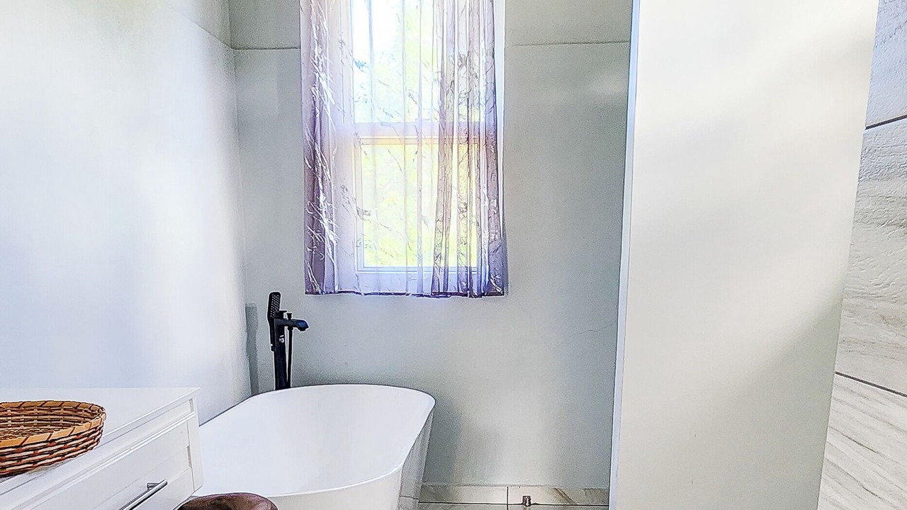 Photo of Bathroom in Picard