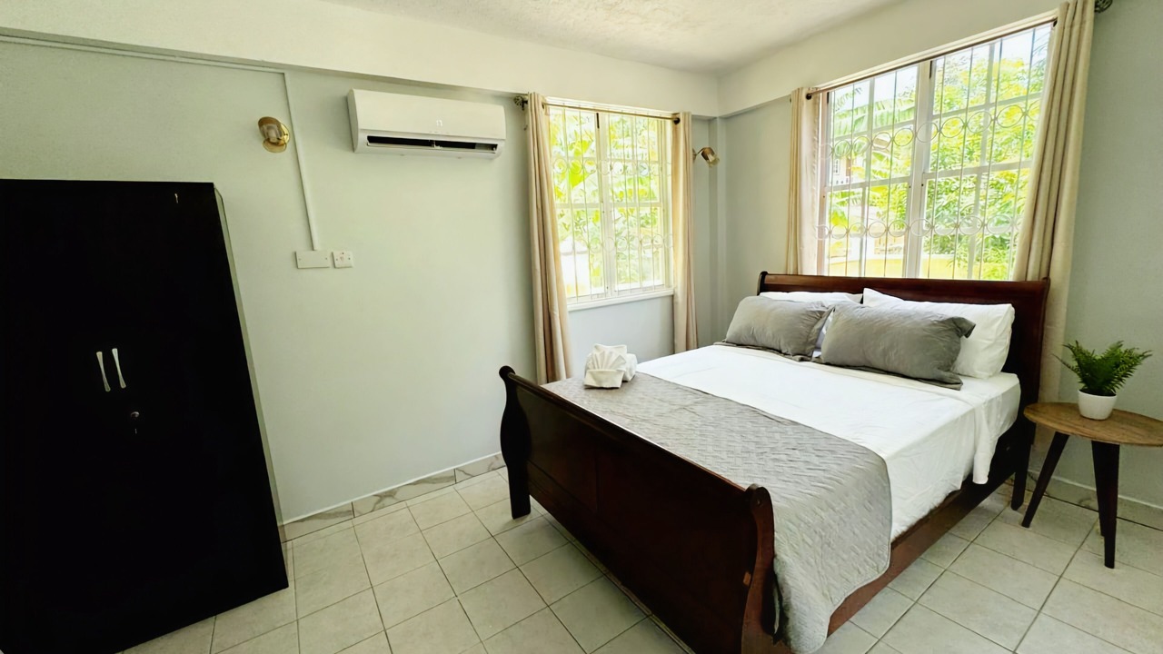 Photo of Bedroom in Picard