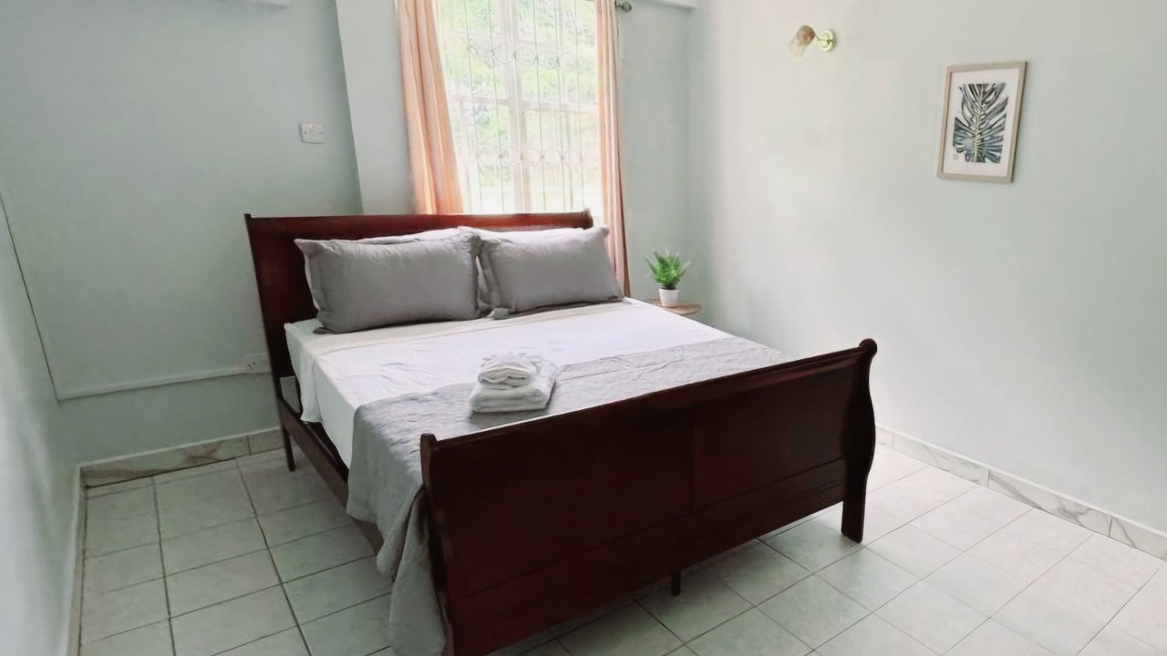Photo of Bedroom in Picard