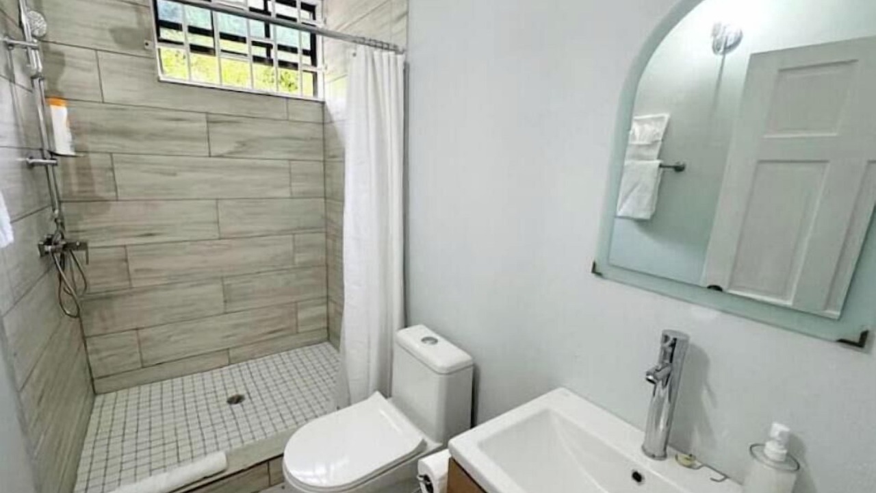 Photo of Bathroom in Picard