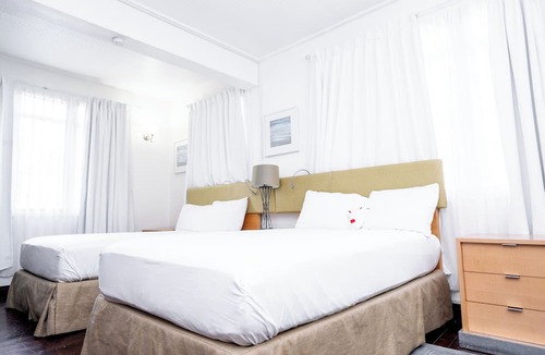 Castle Comfort Hotel | Ocean's Edge Lodge Restaurant & Bar C