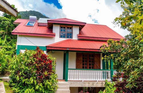 Laudat House | Roxy's Mountain Lodge