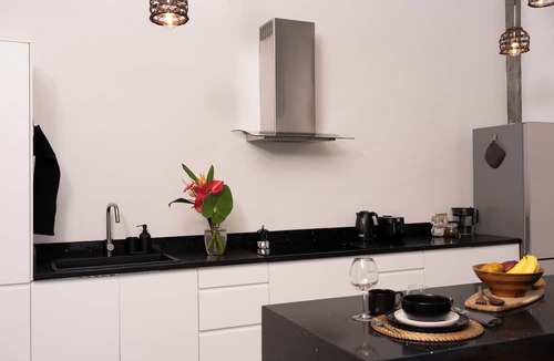 Calibishie House | Modern Bayfront 1BR surrounded by Jungle