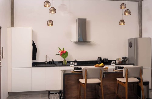 Calibishie House | Modern Bayfront 1BR surrounded by Jungle