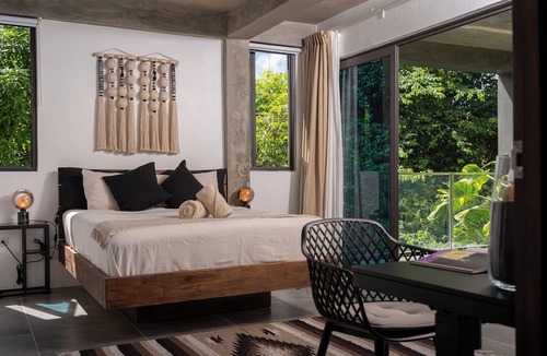 Calibishie House | Modern Bayfront 1BR surrounded by Jungle