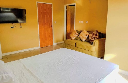 Portsmouth Apartment | Hilltop-view 1-bedroom apartments in Portsmouth with WiFi, AC