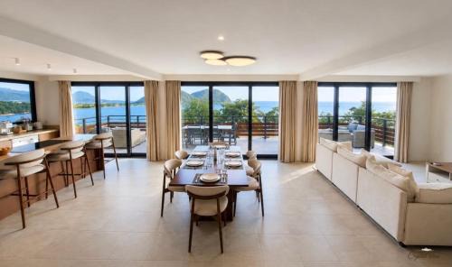 Tanetane Villa | Crystal View