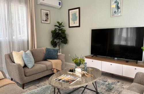 Mero Apartment | Castaways Haven Apt Few steps from Mero Beach