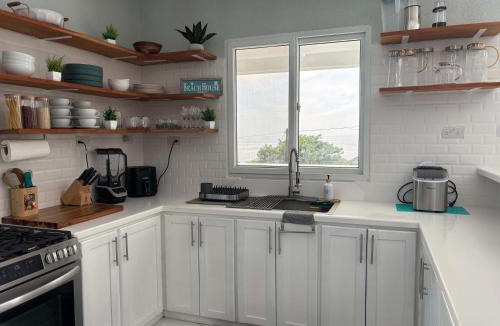 Mero Apartment | Castaways Haven Apt Few steps from Mero Beach