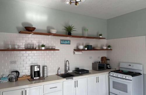 Mero Apartment | Castaways Haven Apt Few steps from Mero Beach