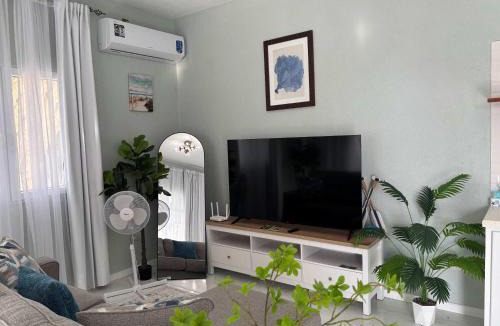 Mero Apartment | Castaways Haven Apt Few steps from Mero Beach