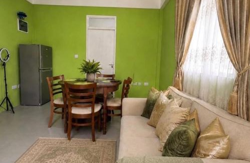 Portsmouth Apartment | Tropikal Synergy