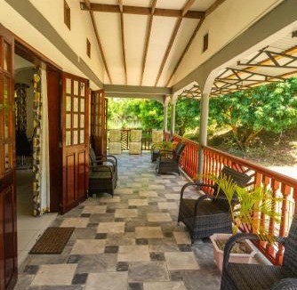 Saint Peter Parish House | Maison de Lecointe