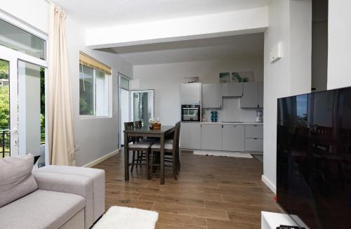 Loubiere Apartment | Misdel
