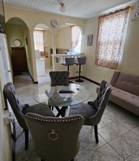 Roseau Villa | Hidden Bungalow