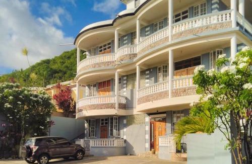 Castle Comfort Apartment | Hillside home with sea views close to Roseau